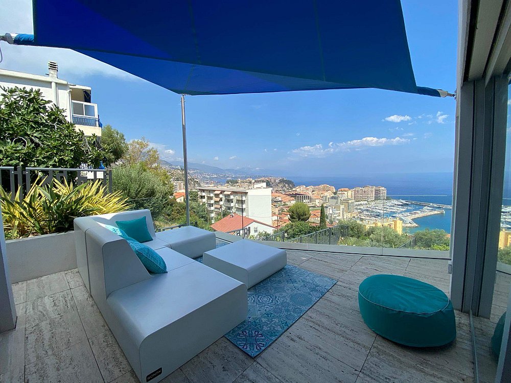 Casa P, Cap d'Ail: lo spazio esterno ombreggiato – vela avvolgibile motorizzata modello c