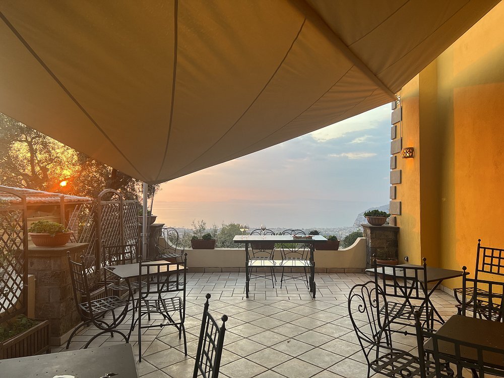 Agriturismo Antico Casale, Sorrento (NA): dettaglio della vela – vela avvolgibile motorizzata modello c