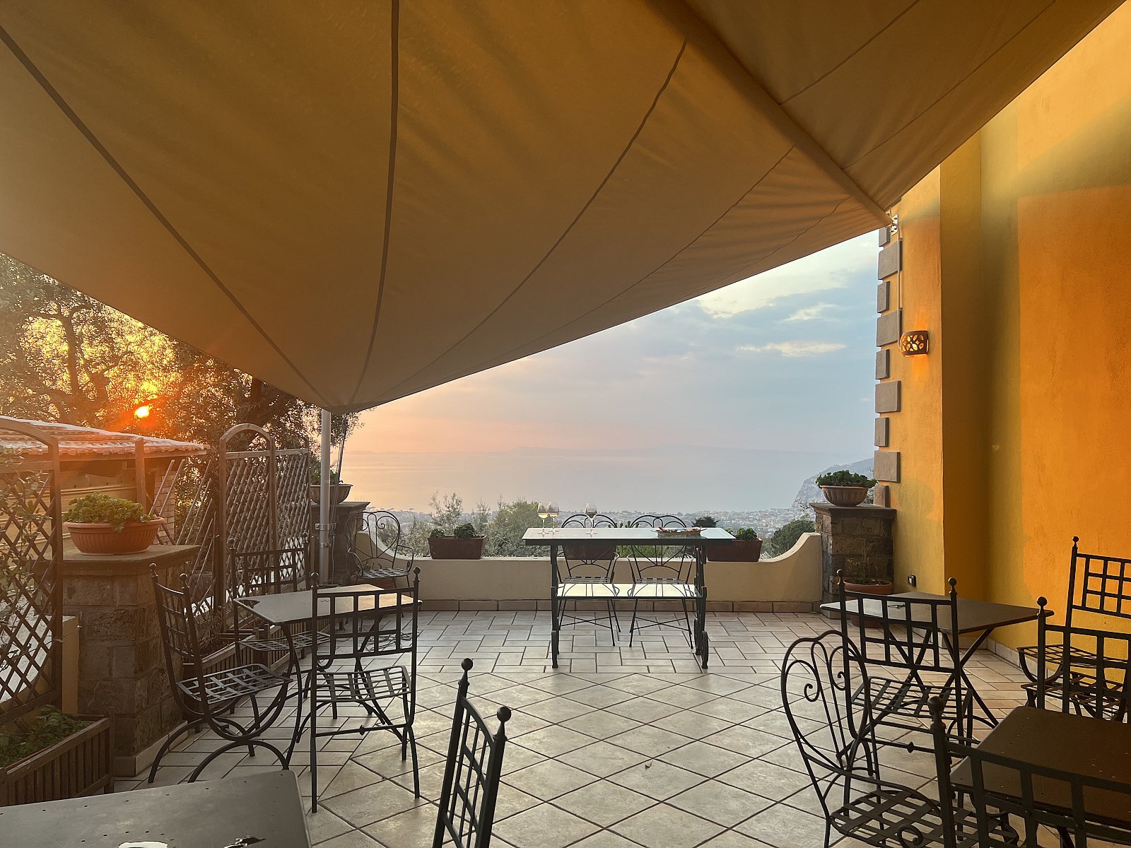 Agriturismo Antico Casale, Sorrento (NA): dettaglio della vela – vela avvolgibile motorizzata modello c
