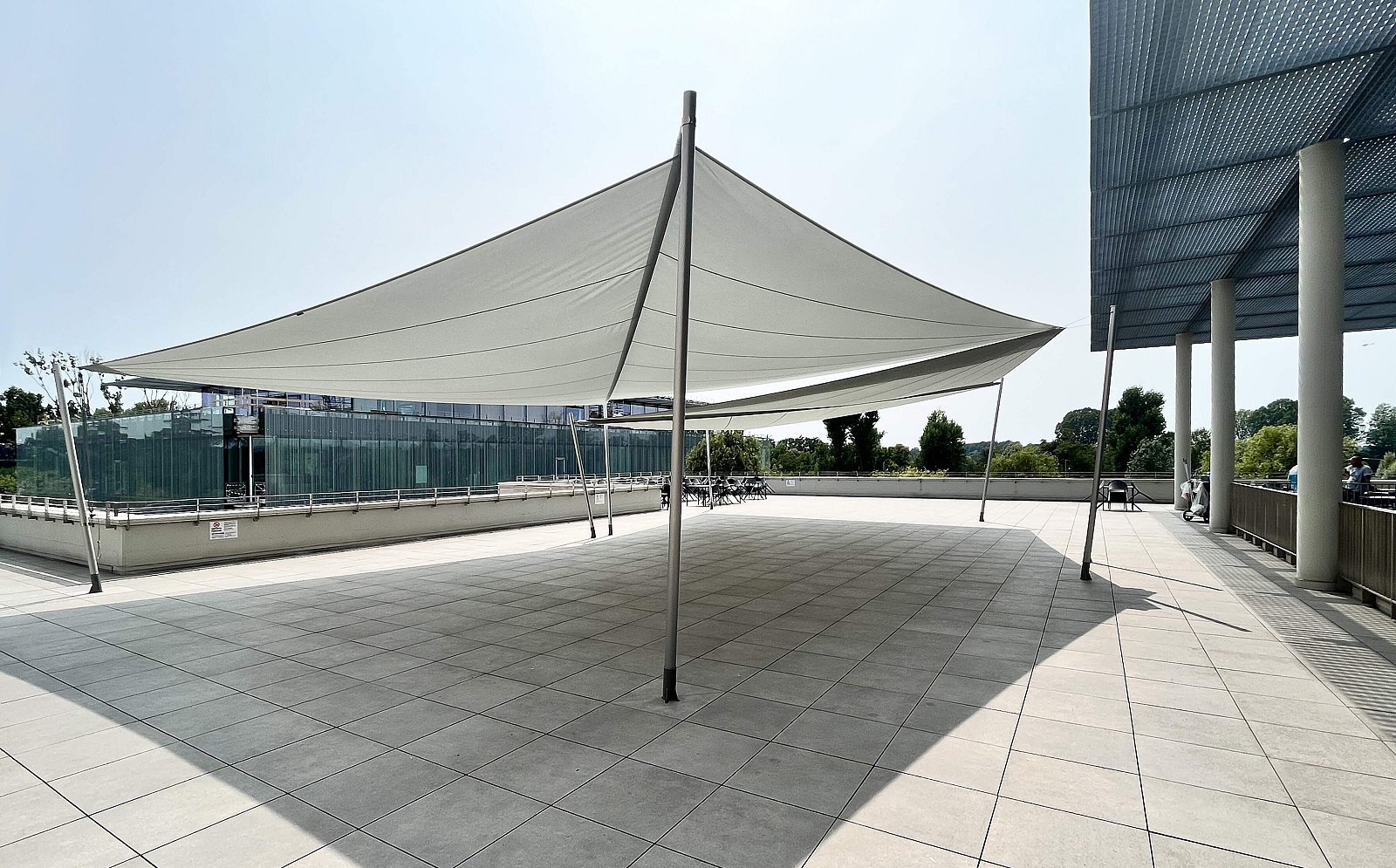 Humanitas University, Milano: vista d'insieme – vele avvolgibili motorizzate modello c