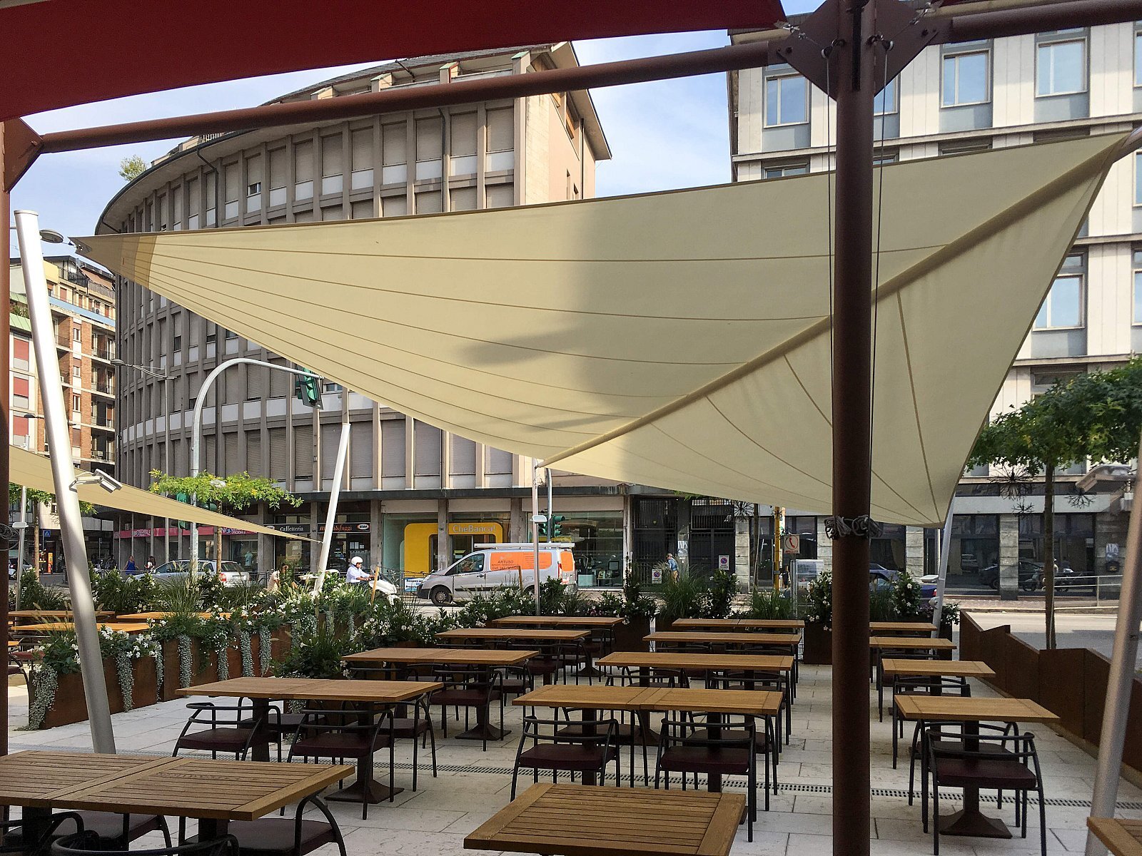Tonazzo, Vicenza: vista d'insieme – sistema misto di vele avvolgibili e fisse modello c