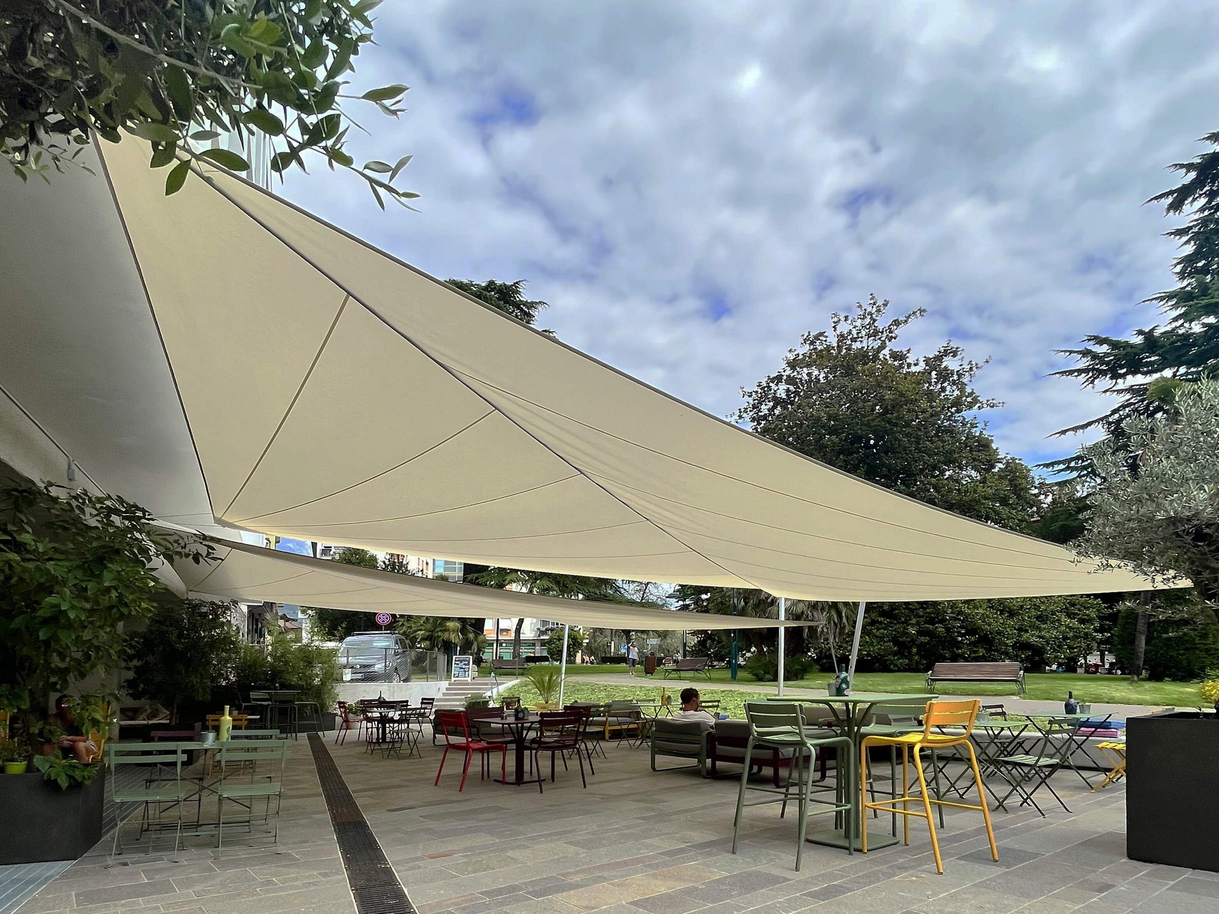 Vele avvolgibili motorizzate Modello C – Giardino Verdi, Riva del Garda (TN)