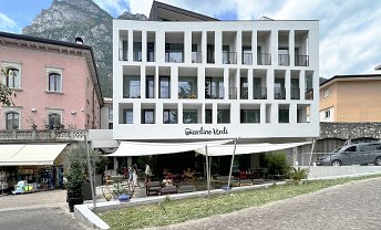 Giardino verdi - Riva del Garda ❒ Tralli Vele da Sole