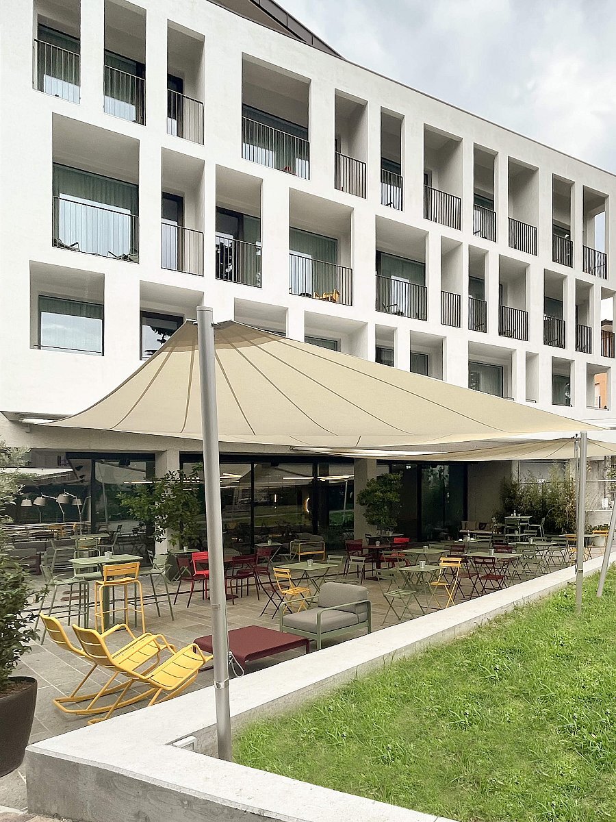 Vele da sole e arredi outdoor all'Hotel Giardino Verdi di Riva del Garda